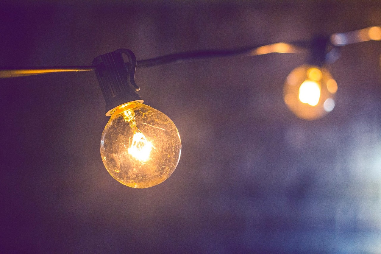 Energie-efficiënt ontwerp met comfortabel verlicht huis. Energie-efficiënt ontwerp met comfortabel verlicht huis.